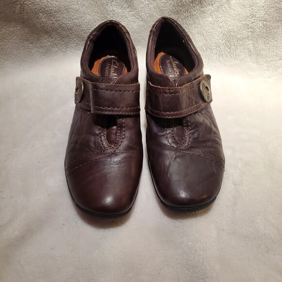 CLARKS Artisan Brown Distressed Leather Kessa Betty Loafers, Size 6.5 - Picture 1 of 9